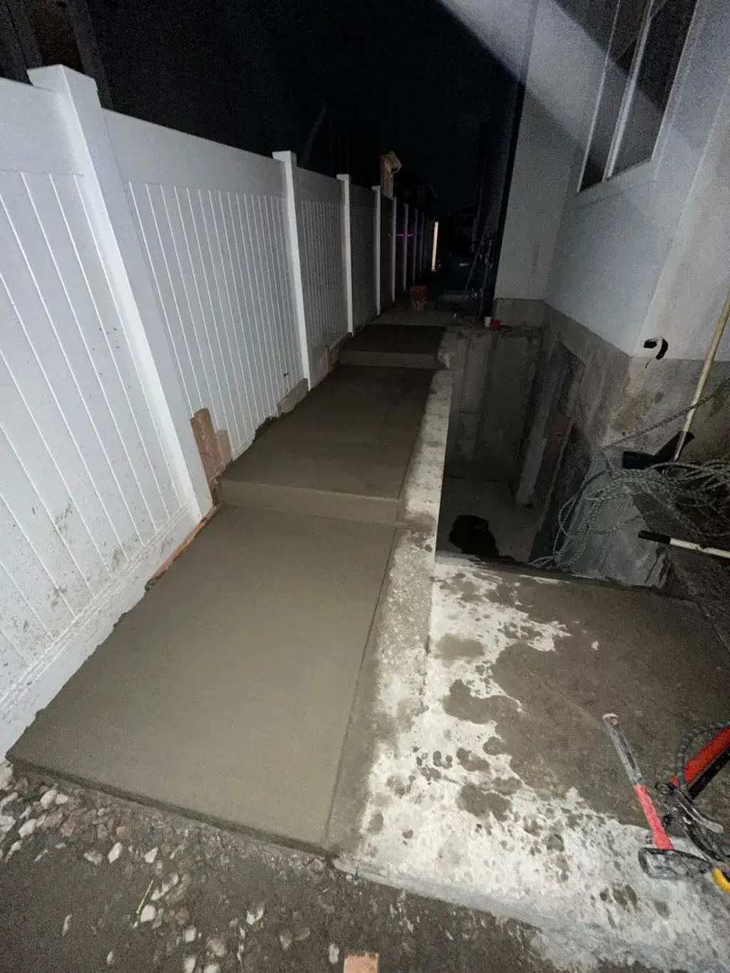 Fresh walkway along a side yard by MD Concrete in Utah