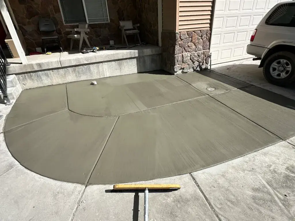 Rounded patio by the back door by MD Concrete in Utah